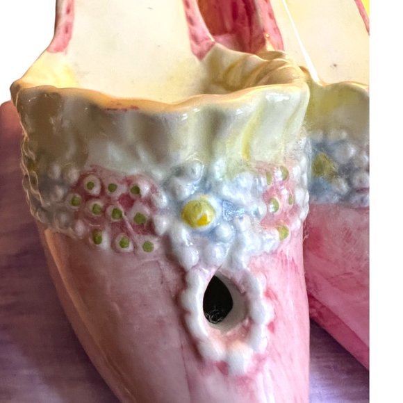 Vintage Ceramic Trinket Box | 3D High Heel Lid | Pastel Vanity, Shoes Theme - Picture 7 of 15
